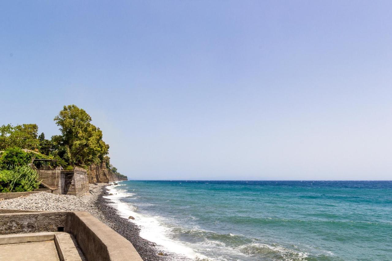 Sea Paradise - Il Mare Sotto La Finestra Riposto Esterno foto
